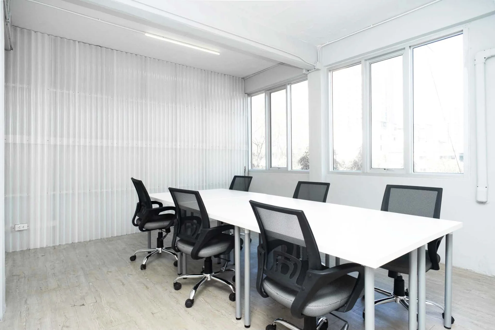 พื้นที่สำนักงานให้เช่า พหลโยธิน ใกล้ BTS อารีย์–สะพานควาย พร้อม Meeting Room · ภาพย่อ 1