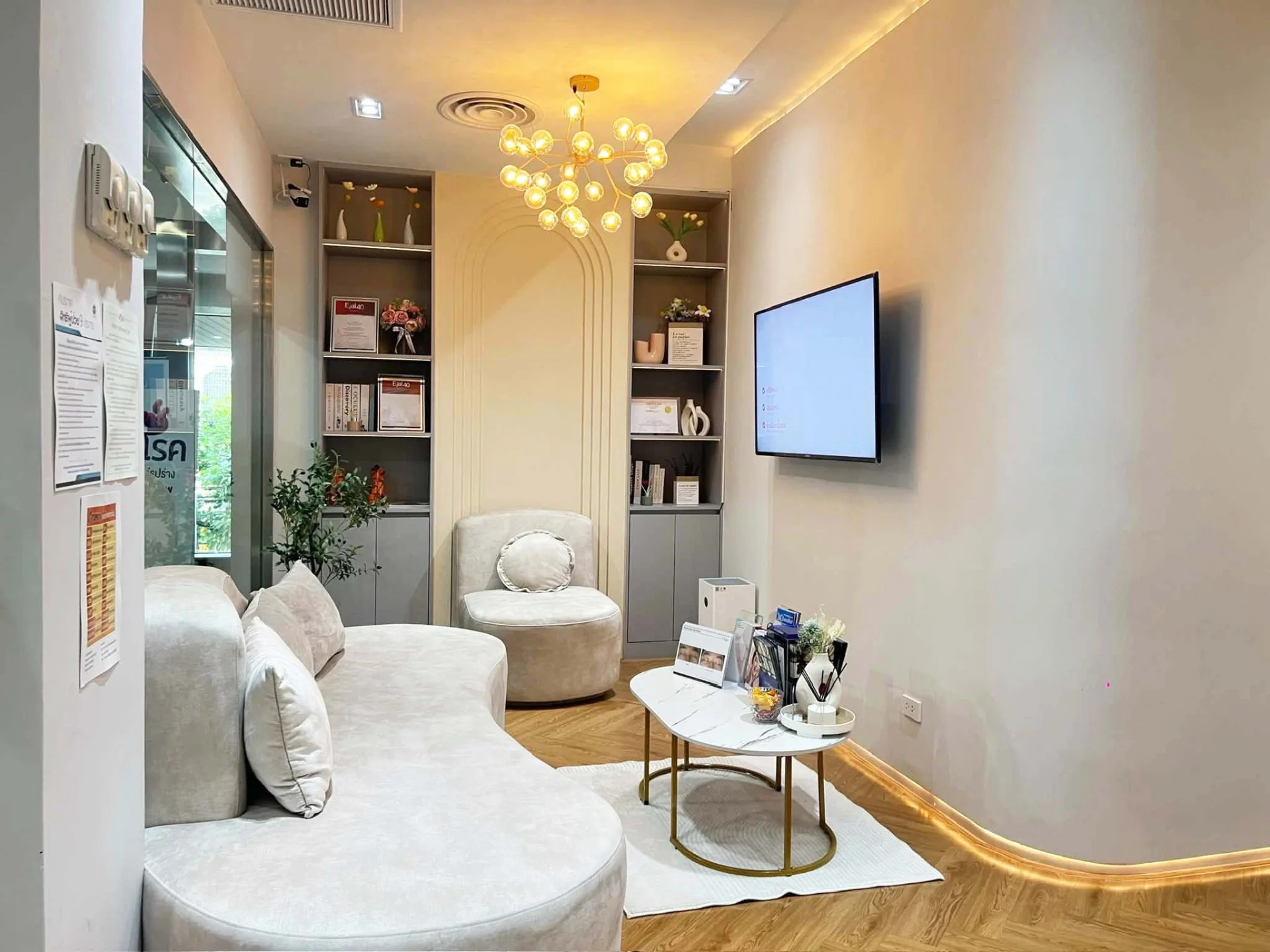 เซ้งคลินิกความงาม พื้นที่ 131.05 ตร.ม. พร้อม Built-in ย่าน ทองหล่อ กรุงเทพมหานคร · ภาพย่อ 2
