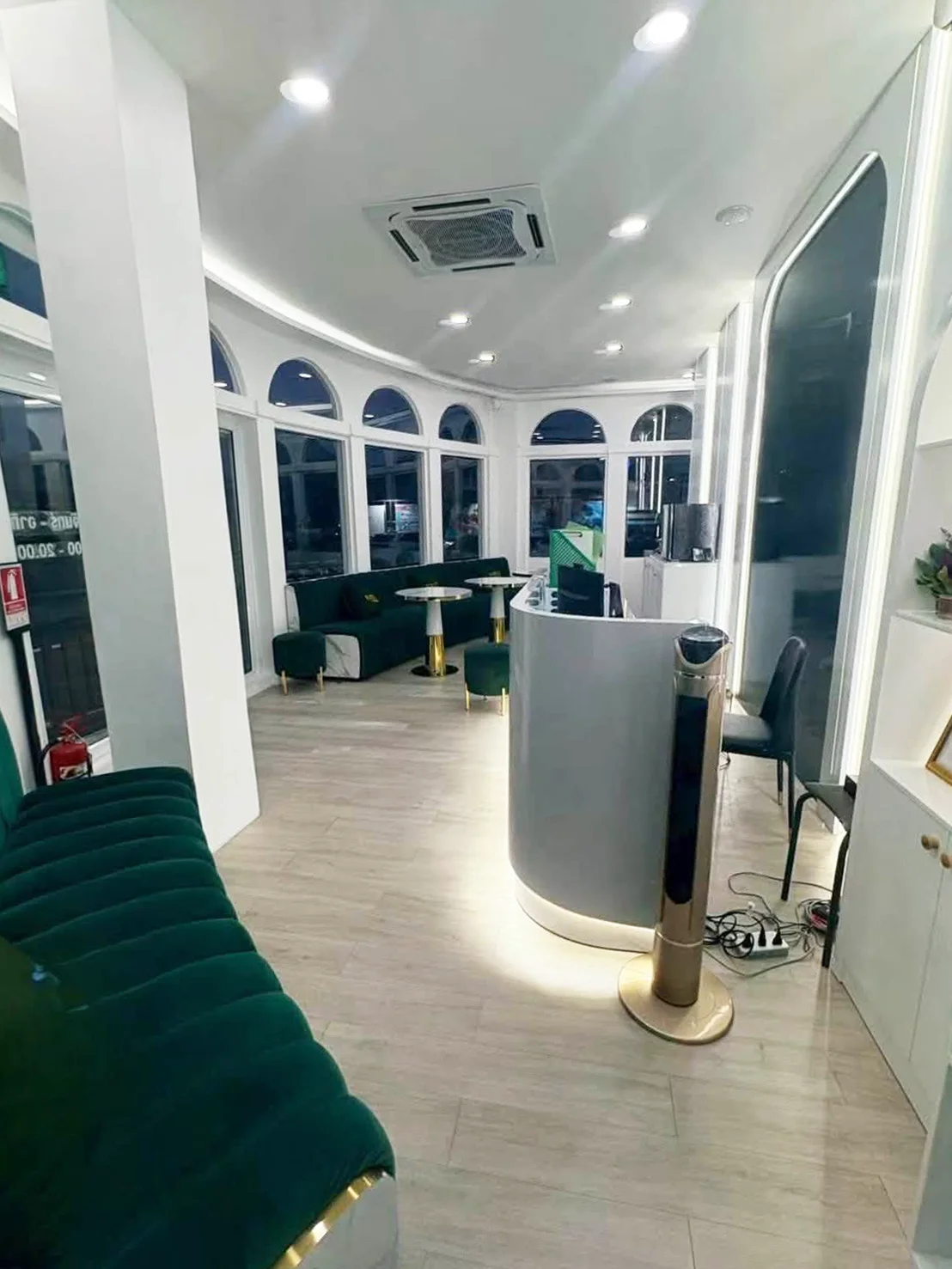 เซ้งคลินิกความงาม รังสิต คลอง 3 Tara Avenue พร้อมเฟอร์นิเจอร์และอุปกรณ์ · ภาพย่อ 1