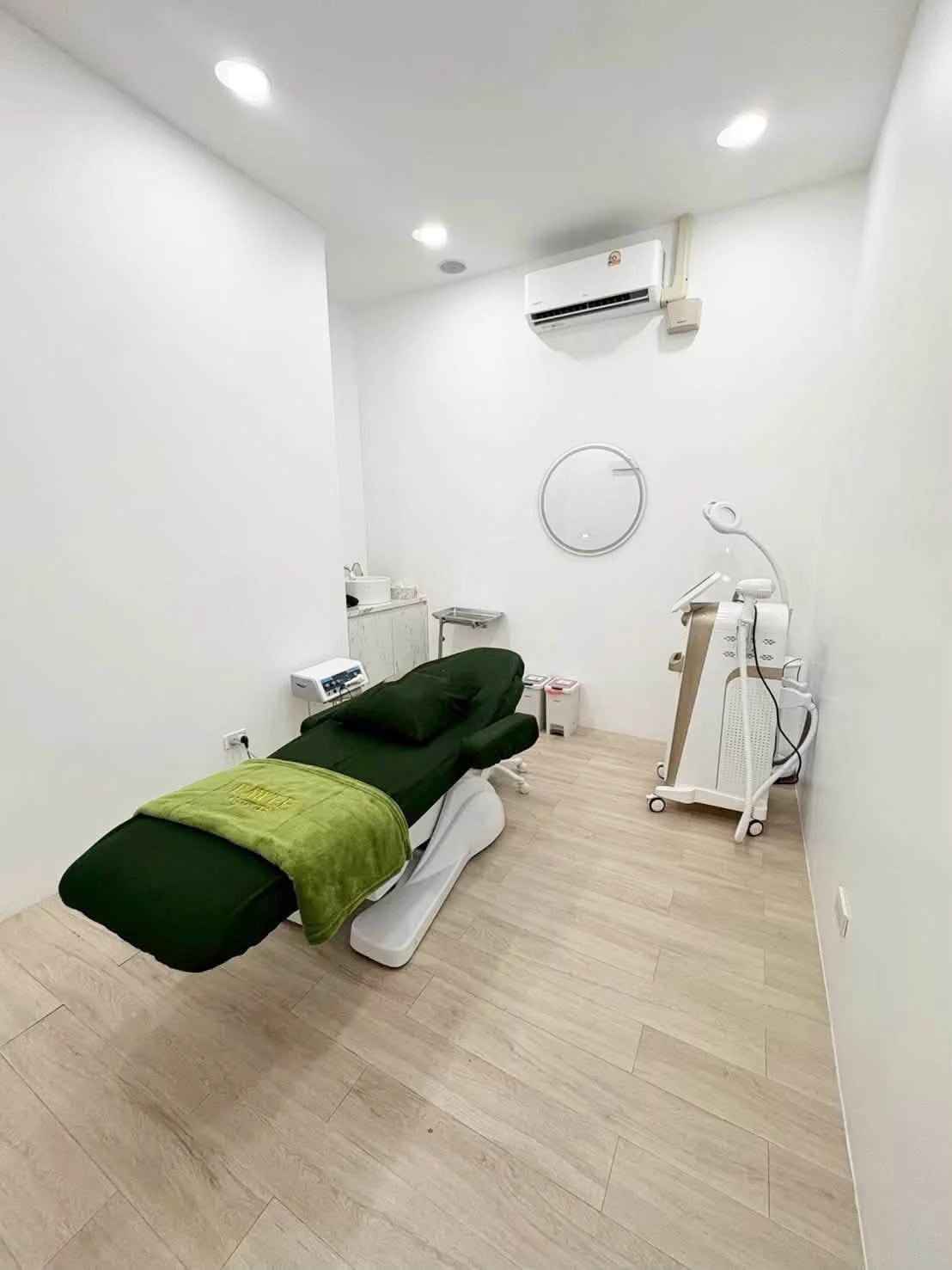 เซ้งคลินิกความงาม รังสิต คลอง 3 Tara Avenue พร้อมเฟอร์นิเจอร์และอุปกรณ์ · ภาพย่อ 4
