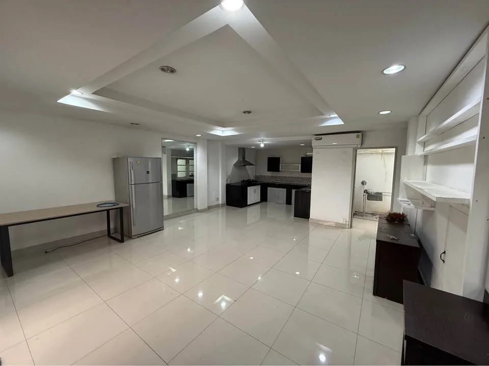 🔥 ทาวน์เฮาส์ 5 ชั้นให้เช่า | Thong Lor Soi 25, Bangkok | เหมาะสำหรับ Home Office และ Airbnb  🏢 Townhouse for Rent · ภาพย่อ 2
