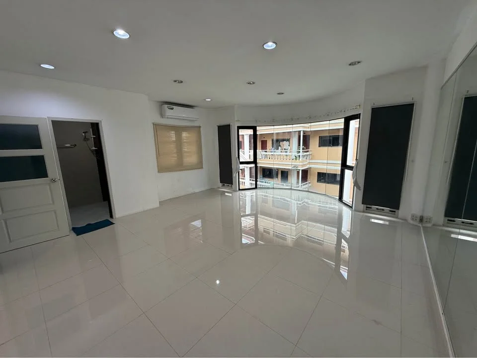 🔥 ทาวน์เฮาส์ 5 ชั้นให้เช่า | Thong Lor Soi 25, Bangkok | เหมาะสำหรับ Home Office และ Airbnb  🏢 Townhouse for Rent · ภาพย่อ 4